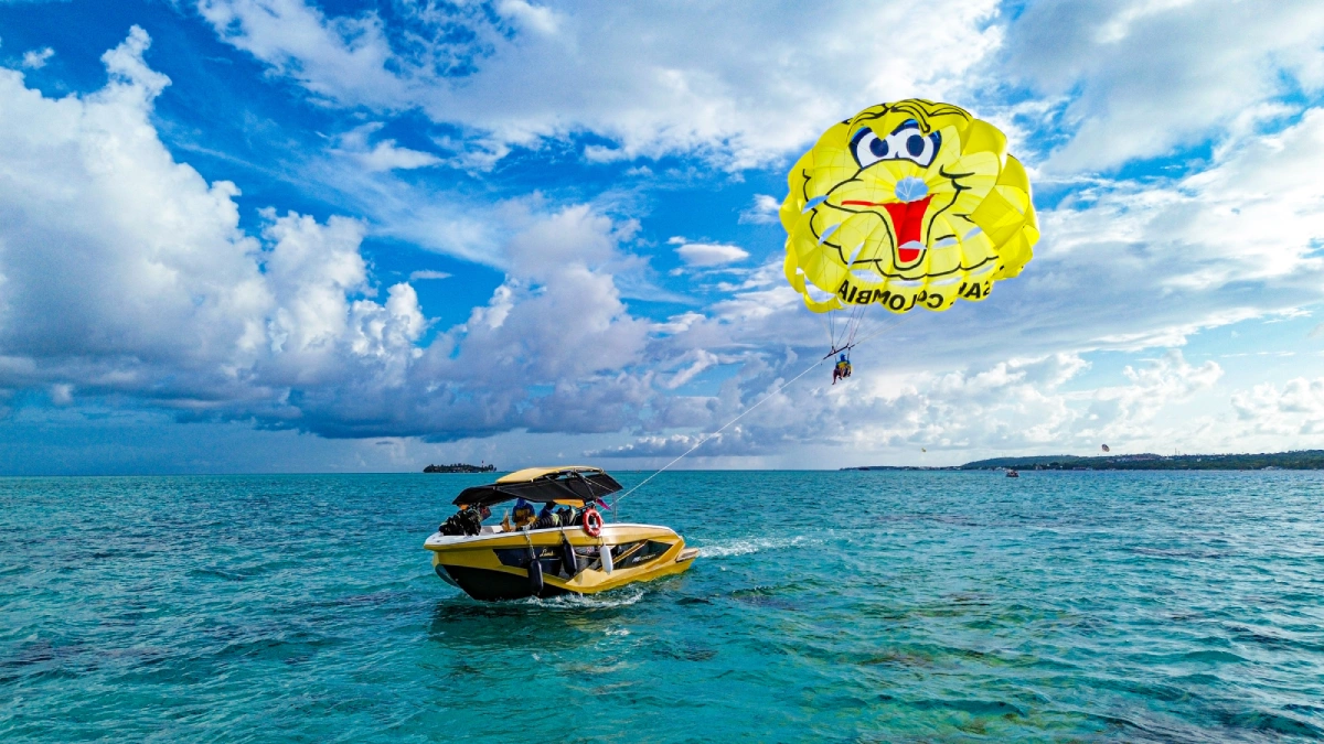 Vacaciones en San Andrés, parasailing en San Andrés